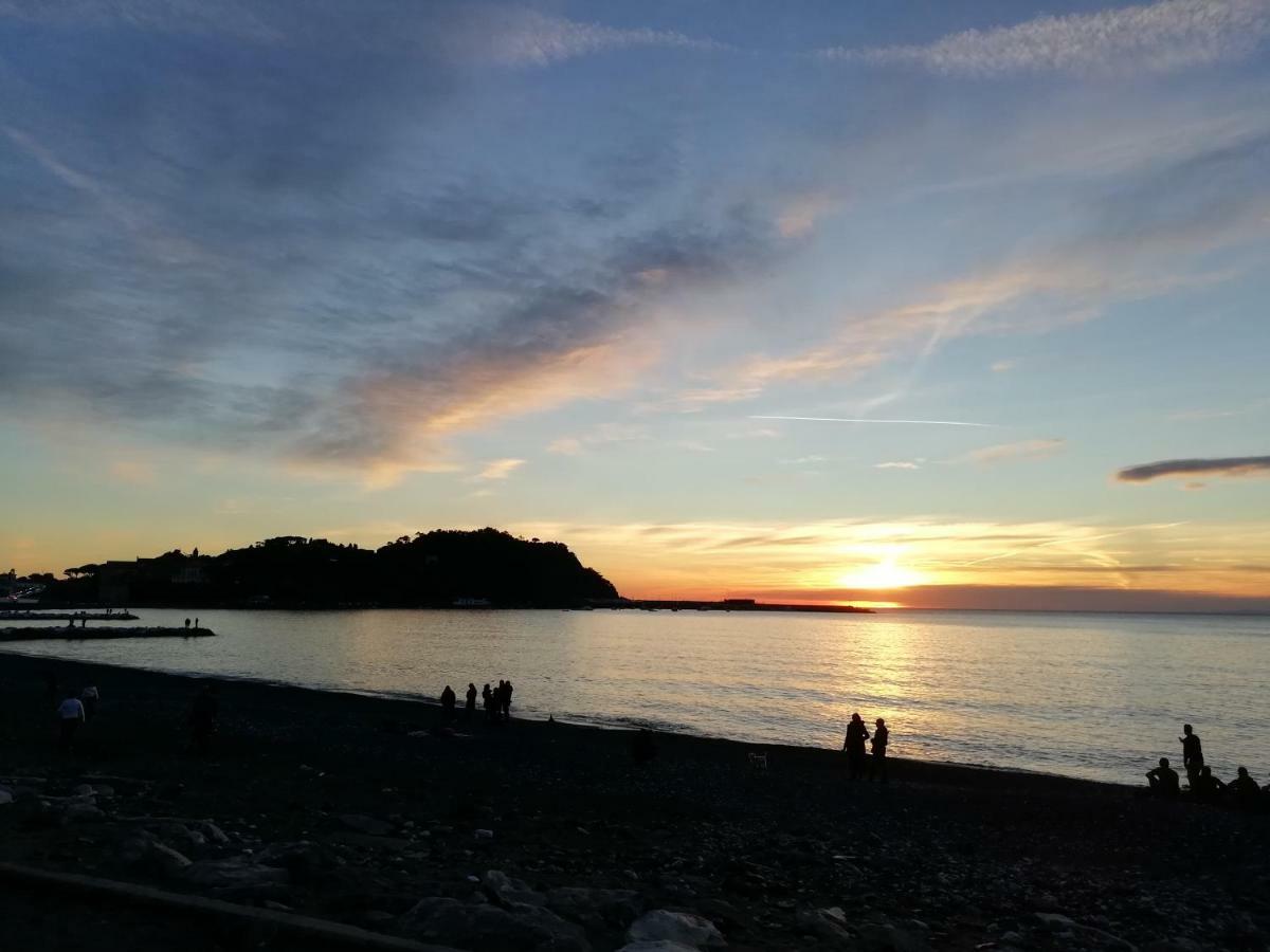 A Due Passi Dal Mare Apartment Sestri Levante Bagian luar foto